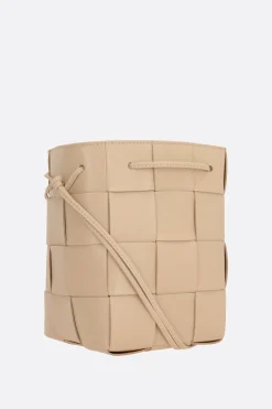 borsa a secchiello Cassette small in Maxi Intrecciato nappa
