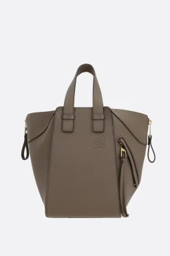borsa compatta Hammock in pelle martellata