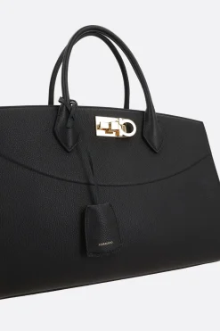 borsa New Ferragamo Studio soft large in pelle martellata