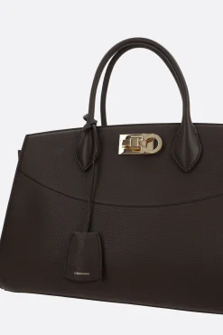 borsa New Ferragamo Studio soft large in pelle martellata