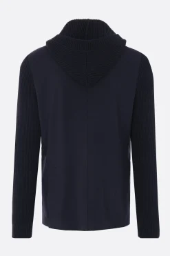 giacca in piquet e maglia con cappuccio
