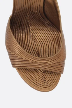 sandalo mule in nappa laminata
