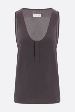spalla larga con bottoncini coperti davanti